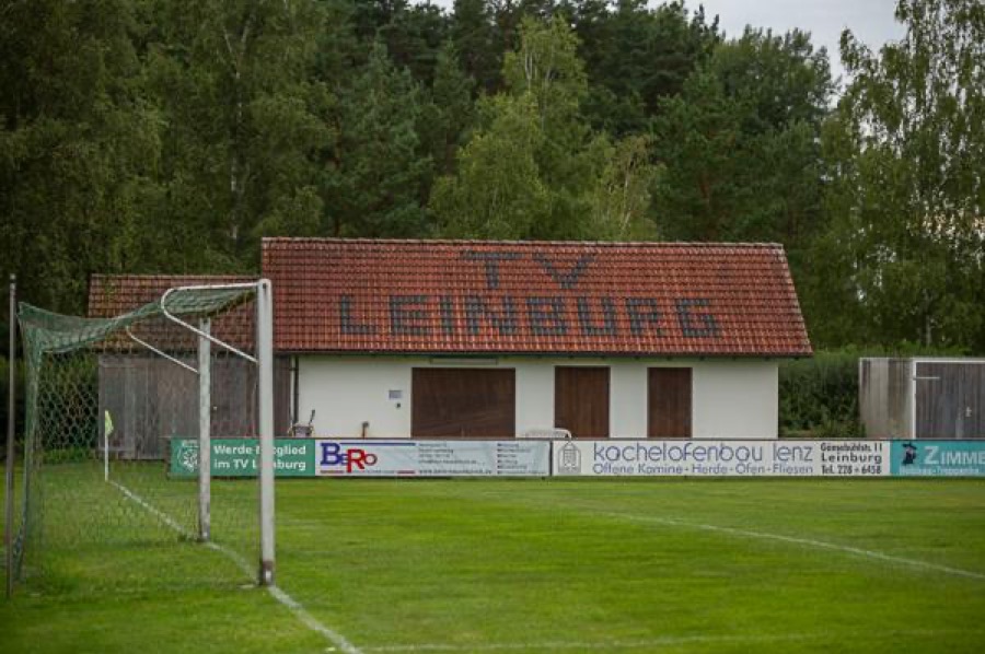 Sportplatz und Vereinsheim des TV Leinburg